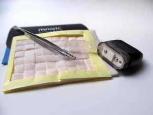 Wattepads, Pinzette und Pod